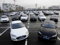 Daimler sẽ bán cổ phần trong Tesla để thu về 780 triệu USD